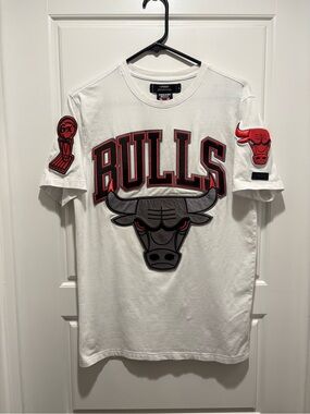 Chicago Bulls Pro Standard White Tee - size small